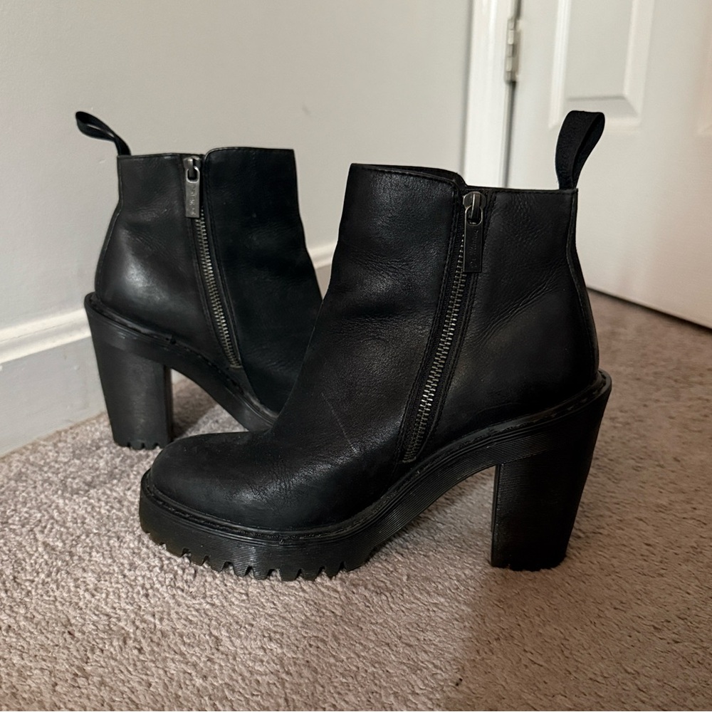 Dr. Martens Magdalena Women's Leather Heeled Chelsea Boots. Size 7 - Picture 2 of 6